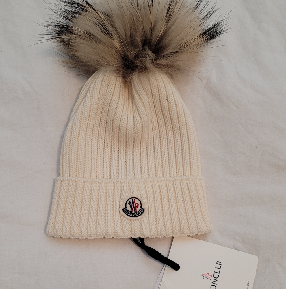 Moncler hat